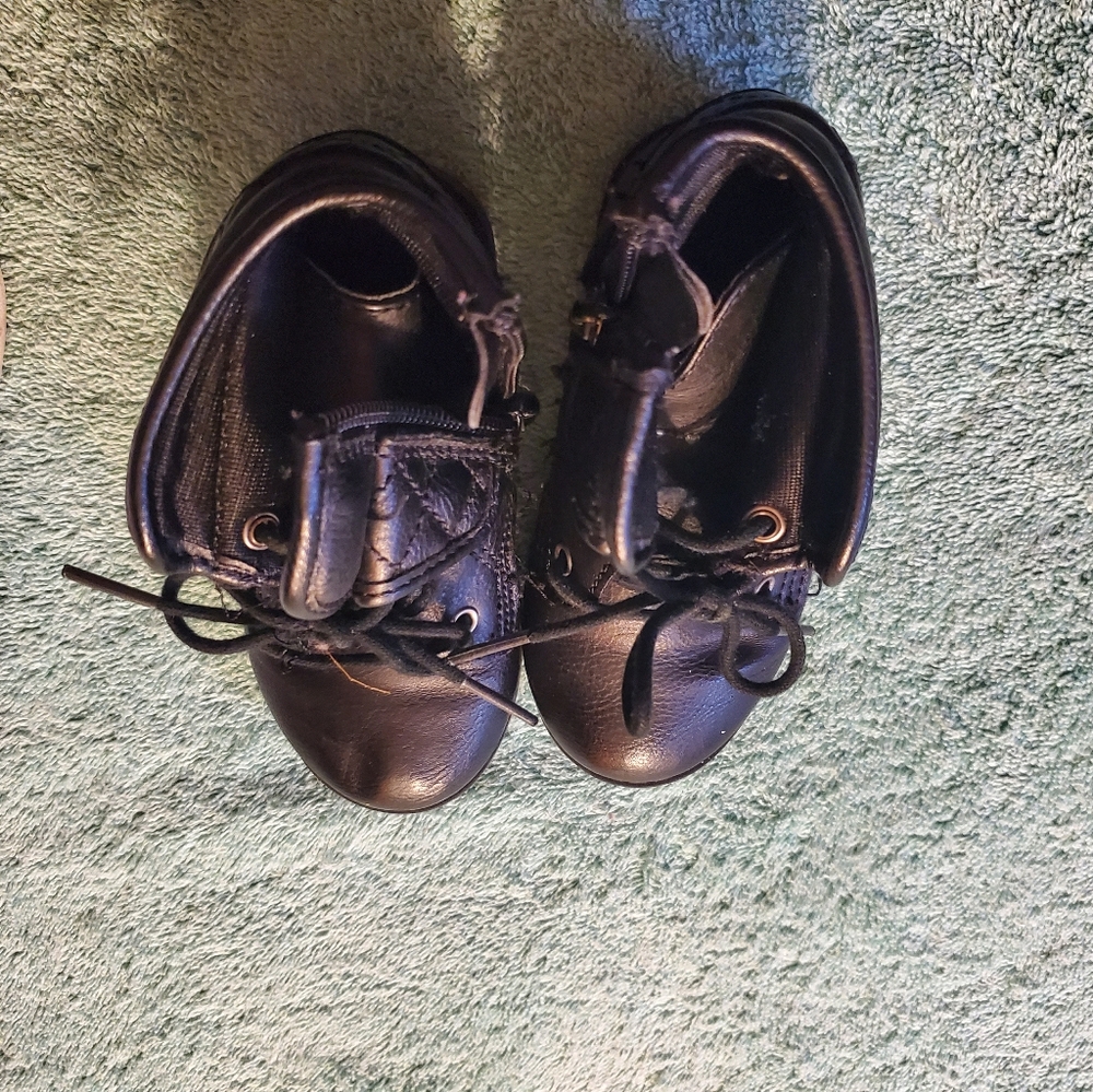 Shoes - Picture 3 of 8